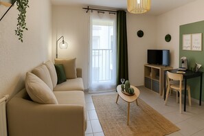 Living area - Charming apartment - Near train station and town center (MontPellier)