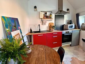 Private kitchen - Adorable 1-bedroom farmhouse with AC in charming Dammarie-les-Lys (Dammarie-les-Lys)