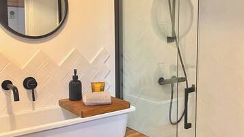 Dusche, Handtücher, Seife, Toilettenpapier