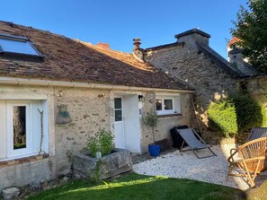 Exterior - Adorable 1-bedroom farmhouse with AC in charming Dammarie-les-Lys (Dammarie-les-Lys)