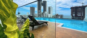 Makeva: Ocean View Steps from the Beach