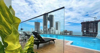 Makeva: Ocean View Steps from the Beach