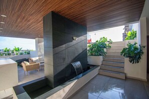 Terrace/patio - Makeva: Ocean View Steps from the Beach (Mazatlán)