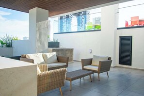 Terrace/patio - Makeva: Ocean View Steps from the Beach (Mazatlán)