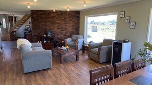 家庭独立别墅, 花园景观 | 起居区