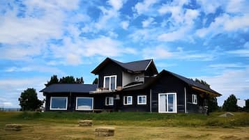 Family Room | Exterior