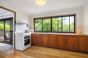 Fridge, oven, stovetop, toaster