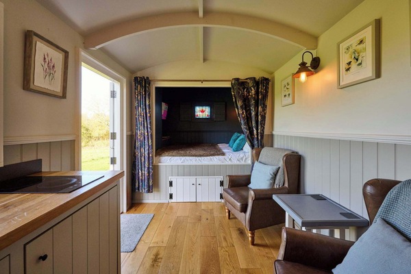 Florence, Marsham - Host & Stay