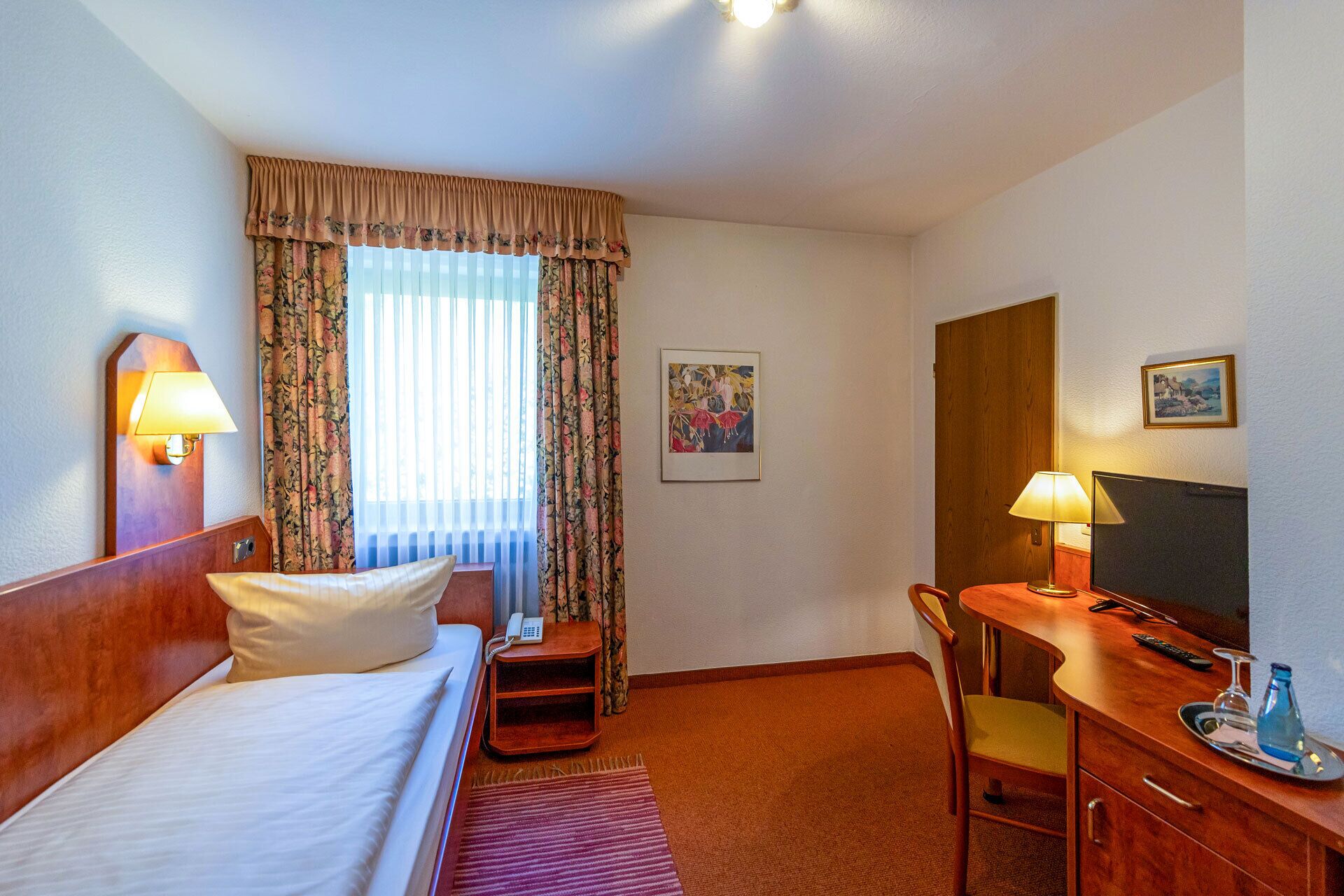 Eenpersoonskamer, uitzicht op heuvels | Een bureau, een laptopwerkplek, gratis wifi