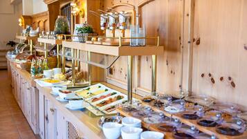 Free daily buffet breakfast