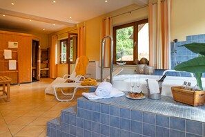 ซาวน่า, อ่างน้ำร้อน