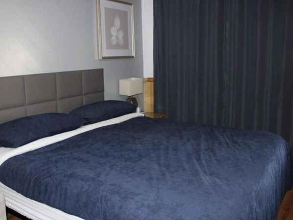 1 Schlafzimmer, Bügeleisen/Bügelbrett, kostenloses WLAN, Bettwäsche