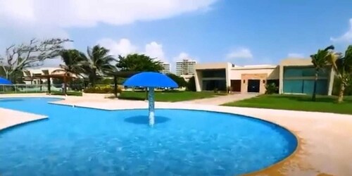 RESORT FRENTE AL MAR
