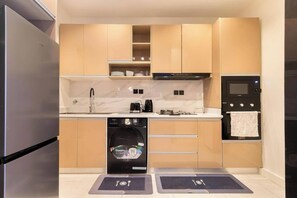 Economy Apartment, Balcony, City View | Private kitchen | Fridge, microwave, oven, stovetop - Williams Respite Apartment (Uyo)