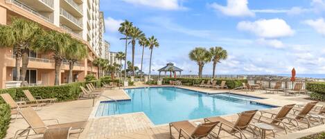 2 outdoor pools