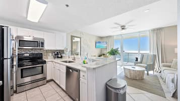 Signature Condo, 1 Bedroom, Balcony, Beach View | Private kitchen | Fridge, microwave, oven, stovetop