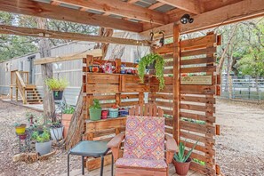 Terrace/patio - Wild Rhodes | Playful Wimberley Home Near Square, Fire Pit & Outdoor Spaces (Wimberley)