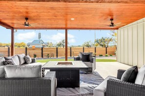 Terrace/patio - Oma’s Haus at Arch Ray | Walk to Winery, Brewery & Live Music (Fredericksburg)