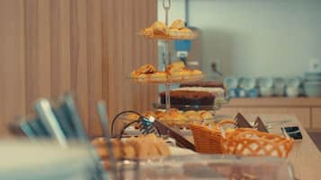 Sudah termasuk sarapan prasmanan setiap hari