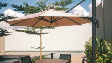 Hồ bơi ngoài trời