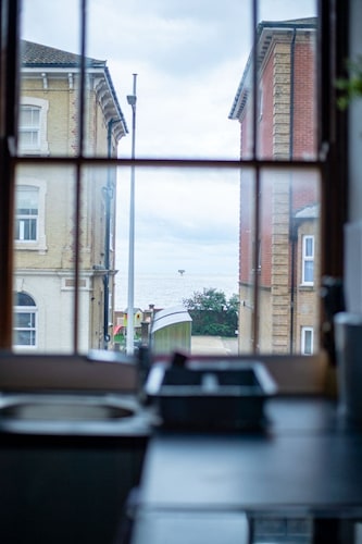 Stunning Lowestoft Seaside Apartment, Free Parking