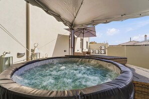 Suite de lujo, vista al jardín | Terraza o patio