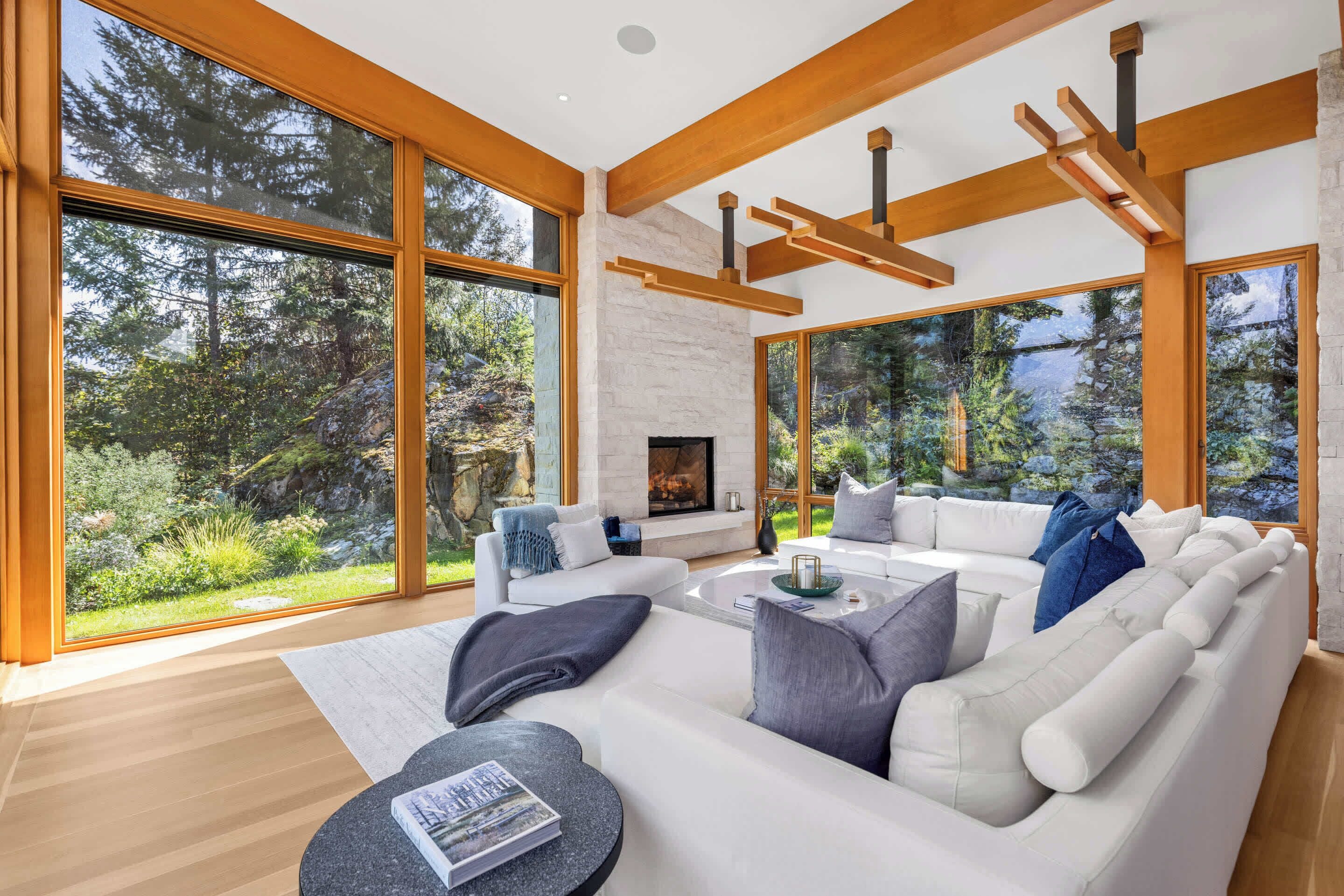 TV, peis og kontorer