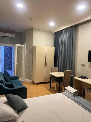 Double Room | Desk, laptop workspace, iron/ironing board, free WiFi - Eleon Hotel (Baku)