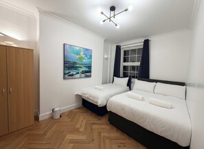 3 bedrooms, iron/ironing board, WiFi, bed sheets