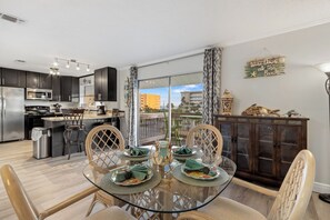 Dining - NEW! Relaxing Home away from Home w/ Patio (Fort Walton Beach)