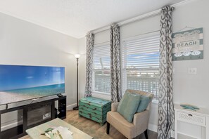 TV - NEW! Relaxing Home away from Home w/ Patio (Fort Walton Beach)