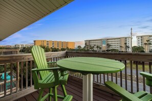 Outdoor dining - NEW! Relaxing Home away from Home w/ Patio (Fort Walton Beach)