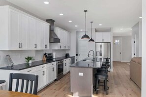 Refrigerador, microondas, horno, placa de cocina