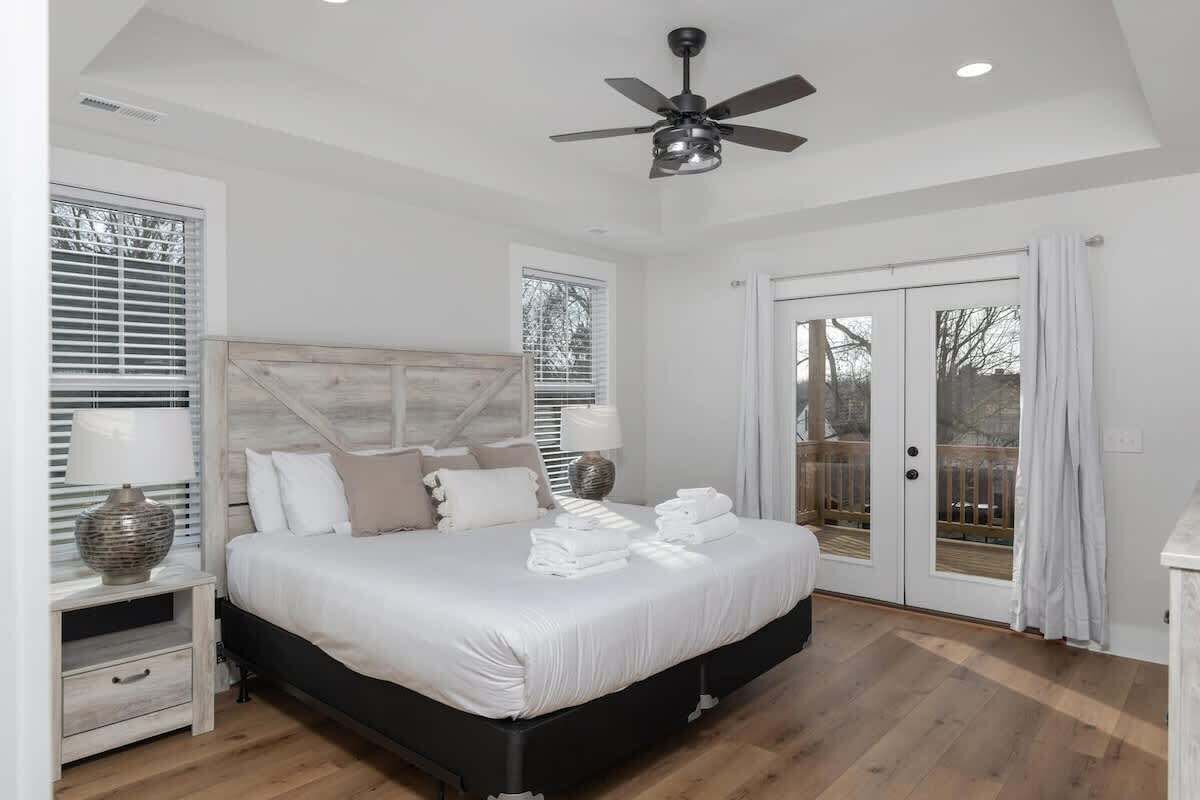 3 habitaciones, escritorio, tabla de planchar con plancha y wifi gratis 