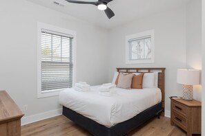 3 bedrooms, desk, iron/ironing board, free WiFi - Springfield Haven - Modern Comfort Near Nashville (Springfield)