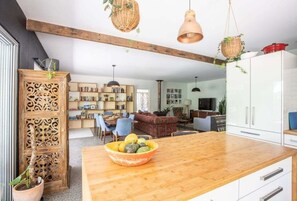 Interior - Honeybird Hideaway (Wooyung)