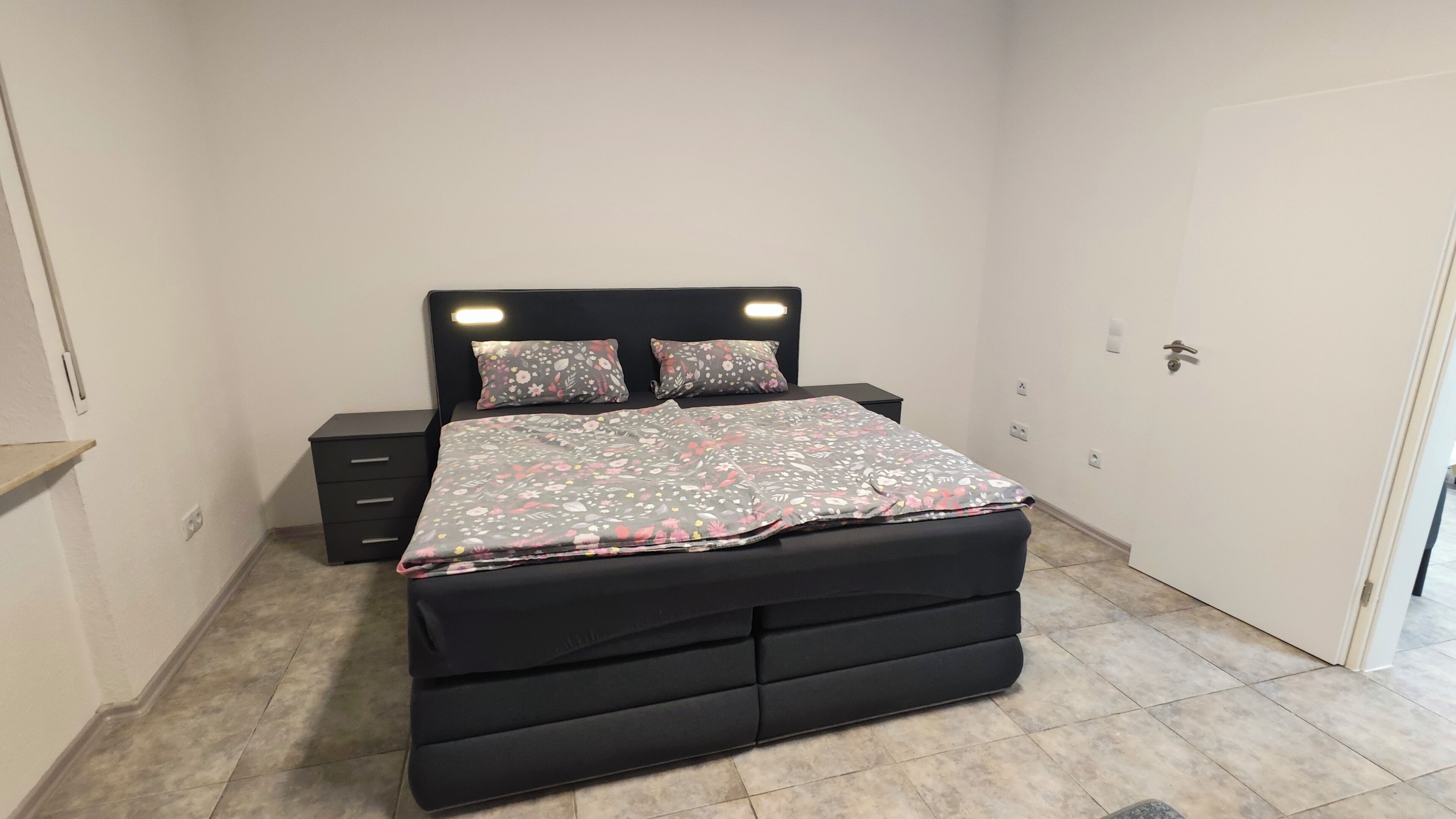 Bügeleisen/Bügelbrett, WLAN, Bettwäsche