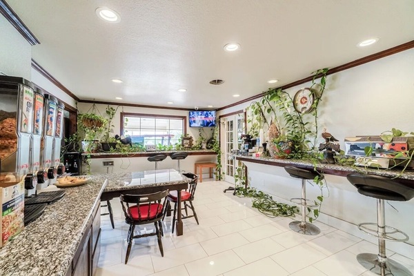 Linger over conversation in this airy, casual breakfast nook.
