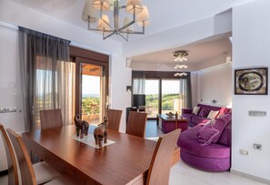 Flat-screen TV - Luxurious Villa David (Malevizi)