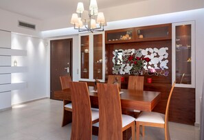 Luxury Villa, 5 Bedrooms, Garden View | Dining room - Luxurious Villa David (Malevizi)