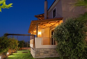 Garden - Luxurious Villa David (Malevizi)