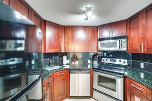 Apartment (2 Bedrooms) | Interior - Steps to Sand! 10th-floor Ocean Manor Unit w/ Pool (Fort Lauderdale)