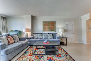 Apartment (2 Bedrooms) | Interior - Steps to Sand! 10th-floor Ocean Manor Unit w/ Pool (Fort Lauderdale)