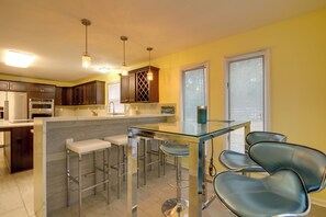 House (4 Bedrooms) | Interior - Private & Spacious Lakefront Home in Memphis! (Memphis)