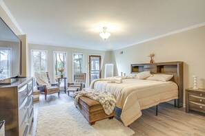 House (4 Bedrooms) | Interior - Private & Spacious Lakefront Home in Memphis! (Memphis)