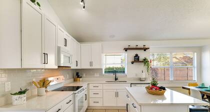 7 Mi to Disney Parks: Family Getaway w/ Game Room