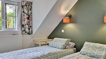 3 chambres, fer et planche à repasser, Wi-Fi, draps fournis