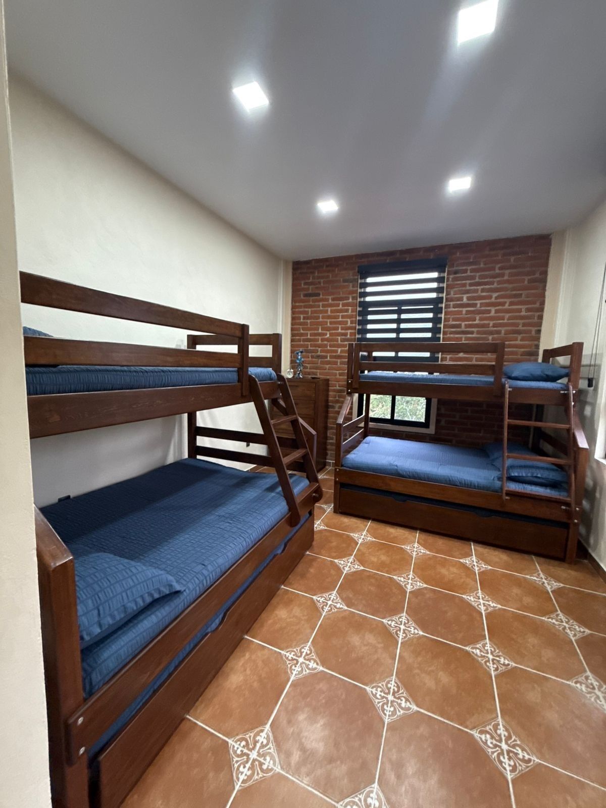 5 多间卧室、熨斗/熨衣板、WiFi、床单