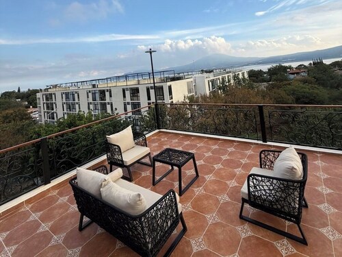 Casa Catrina: 5-bedroom Villa with Panoramic Mountain and Lake Chapala Views