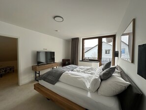 2 عدّة غرف نوم وواي فاي وملاءات أسرّة